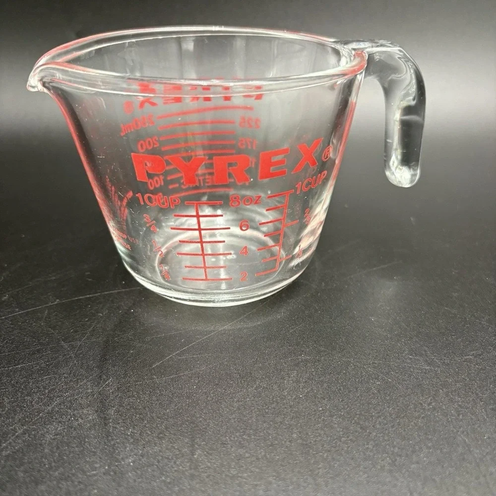 Pyrex 1 Cup Glass Measuring Cup 250ml Red Markings Pour Spout Handle USA Vintage